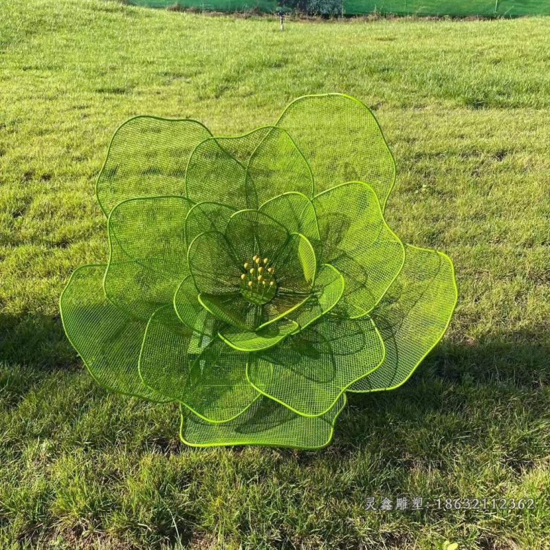 彩绘花朵不锈钢镂空雕塑